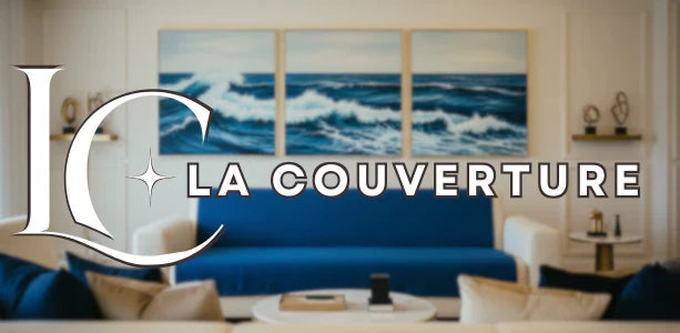 couverture bleue canapé salon moderne tableau mer ambiance sophistiquée