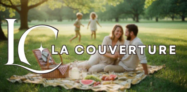 couverture pique-nique famille herbe verte lumière dorée été