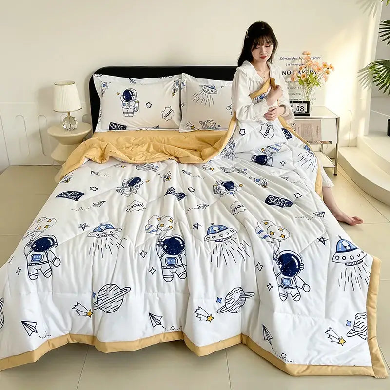 Fashion Skin-friendly Summer Cool Blanket Comfortable Lightweight Air Condition Comforter Machine Washable Quilt for
