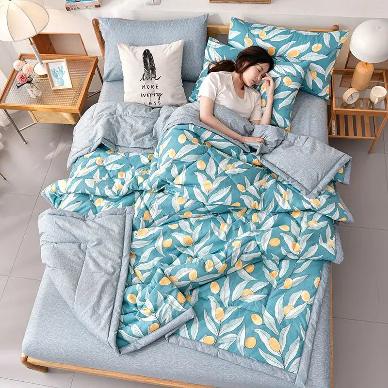 Fashion Skin-friendly Summer Cool Blanket Comfortable Lightweight Air Condition Comforter Machine Washable Quilt for