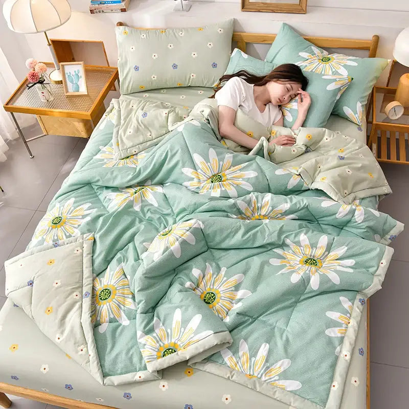 Fashion Skin-friendly Summer Cool Blanket Comfortable Lightweight Air Condition Comforter Machine Washable Quilt for