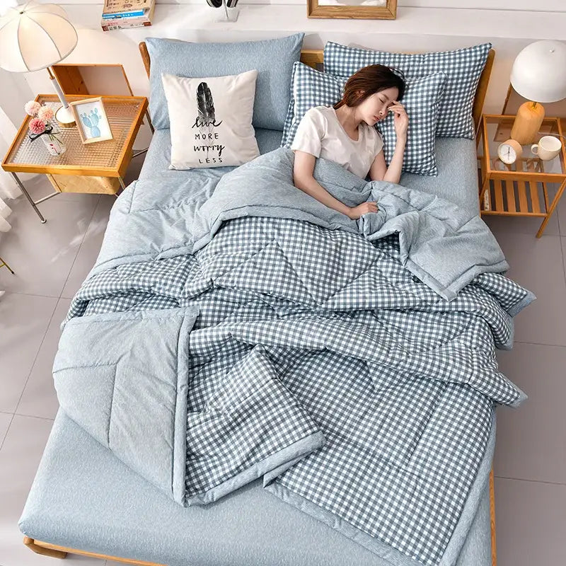 Fashion Skin-friendly Summer Cool Blanket Comfortable Lightweight Air Condition Comforter Machine Washable Quilt for