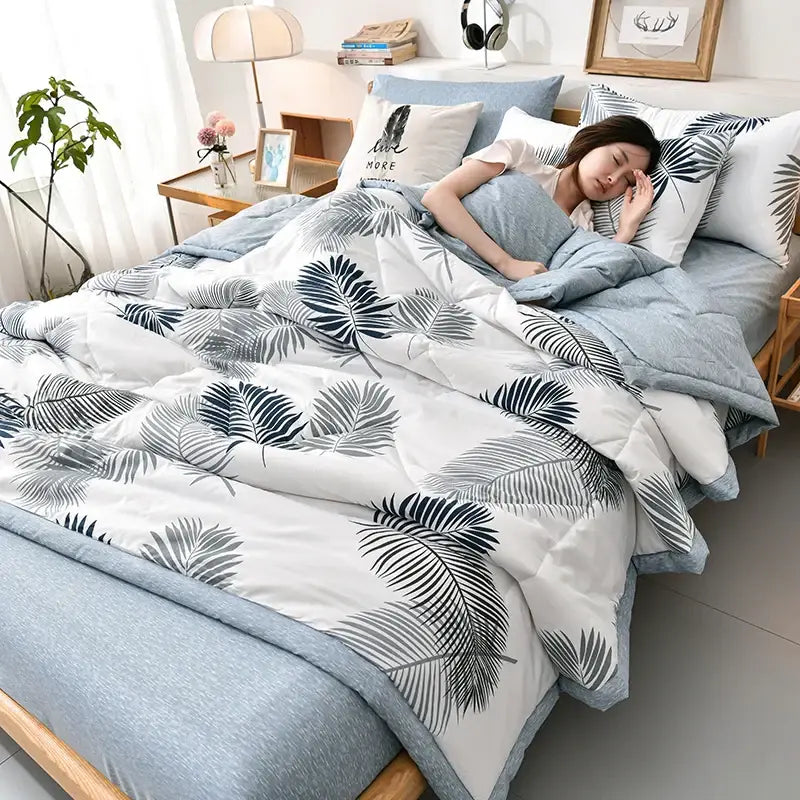 Fashion Skin-friendly Summer Cool Blanket Comfortable Lightweight Air Condition Comforter Machine Washable Quilt for